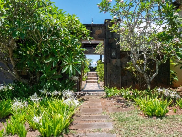 Villa for sale in Bel Ombre with 5 bedrooms and private pool on 3,385 m²