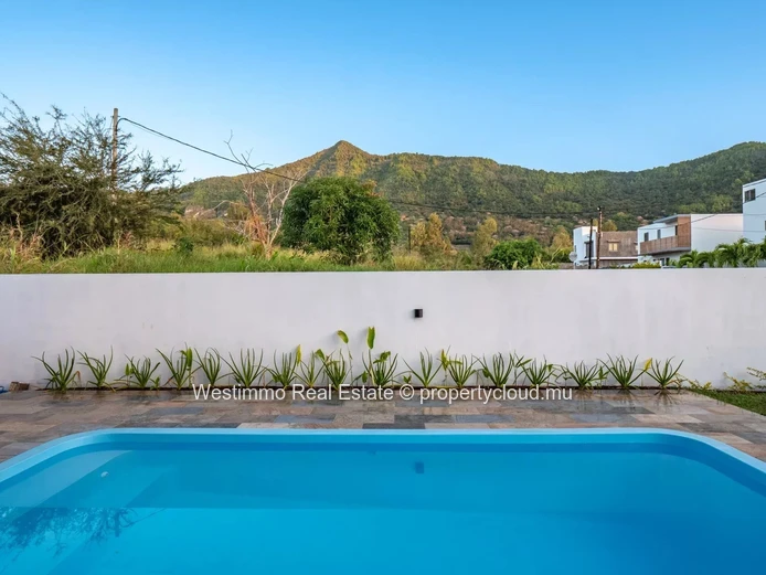 LA GAULETTE - Villa neuve et moderne de 3 chambres avec piscine