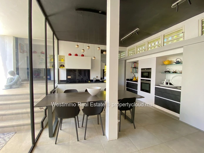 Exceptionnelle Villa d'architecte style Ryad de 450 m² avec piscine et vue mer