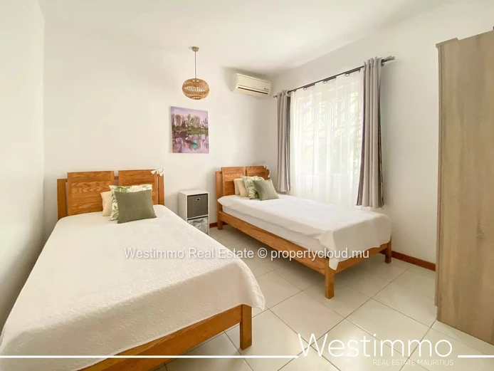 PEREYBERE - For sale magnificent villa with independent flat, large garden and swimming pool