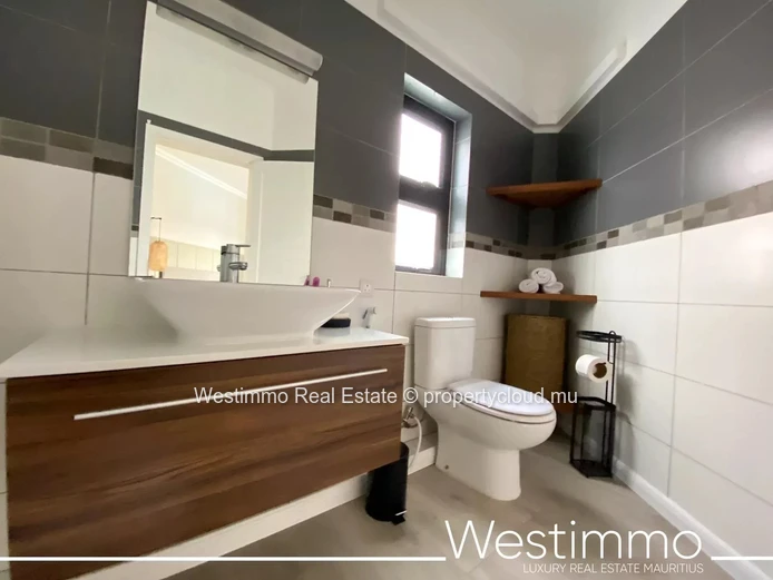 Flic en Flac - Luxurious waterfront appartment with swimming pool and lagoon views.