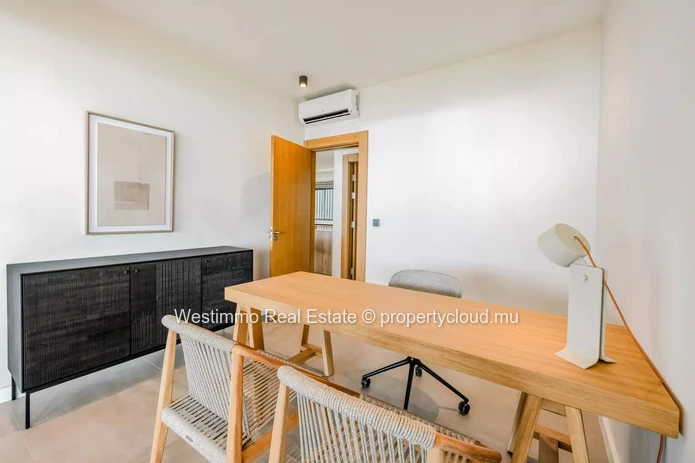 Penthouse à vendre à Rivière Noire avec 4 chambres et piscine privée de 500m²