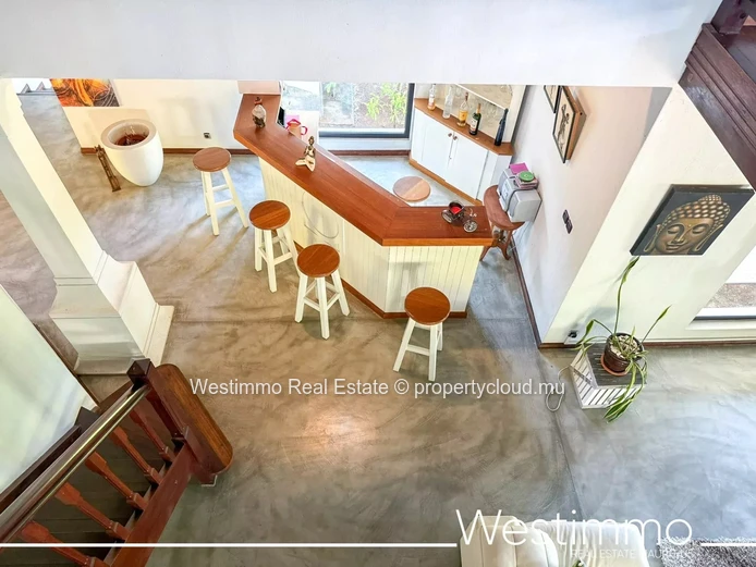 TAMARIN - Villa de 750 m2 ideal pour une famille ou projet locatif