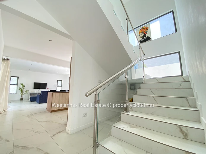 Modern villa for sale in Péreybère near the beach