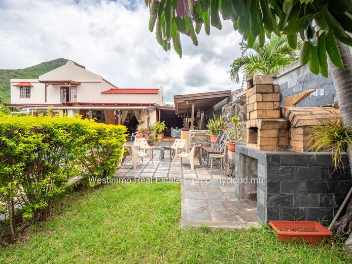 Maison familiale avec dépendance et piscine à vendre à Tamarin