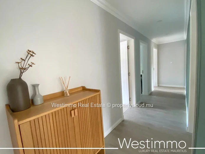 Flic en Flac - Luxurious waterfront appartment with swimming pool and lagoon views.