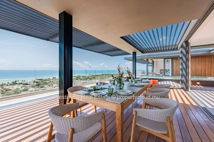 Penthouse à vendre à Rivière Noire avec 4 chambres et piscine privée de 500m²