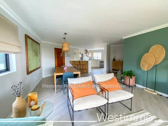 Flic en Flac - Luxurious waterfront appartment with swimming pool and lagoon views.