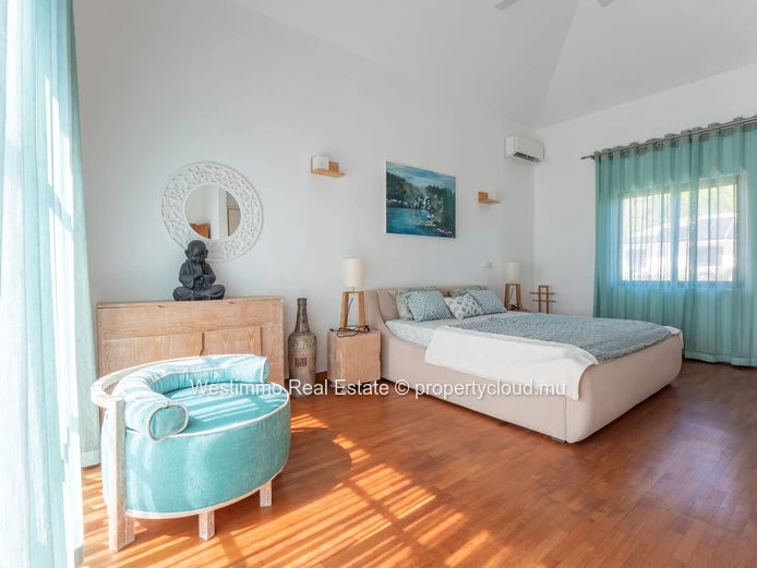 Villa 3 chambres en suite , piscine et jacuzzi