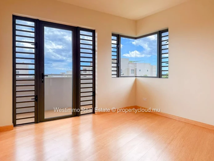 3-bedroom apartment with private rooftop and sea view in Flic en Flac for sale