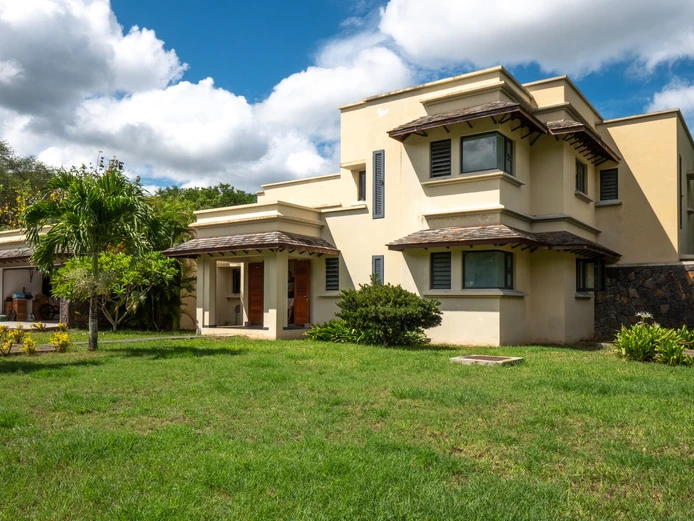 5-bedroom villa accessible to foreigners, located in a secure residence near the Gorges