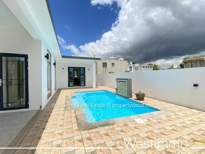GRAND-BAIE CENTRE - Location long terme villa neuve avec piscine.