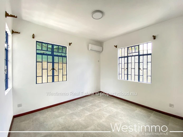 Villa meublée à louer à Péreybère avec 5 chambres et piscine privée