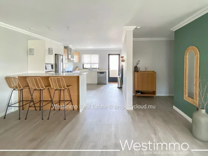 Flic en Flac - Luxurious waterfront appartment with swimming pool and lagoon views.