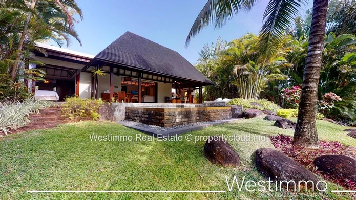 Magnificent renovated villa suite with private pool and sea view in a 5-star complex