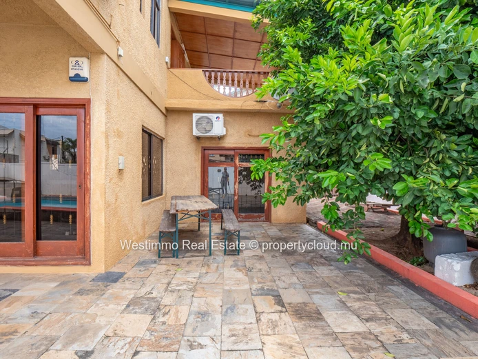 4-bedroom house to renovate near the beach in Flic en Flac