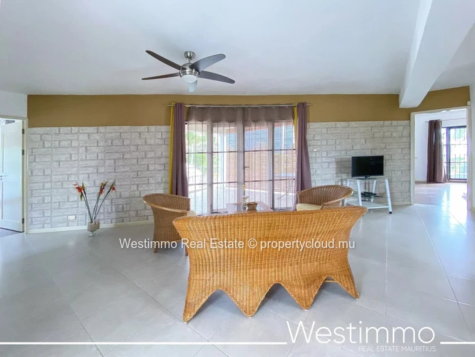 CALODYNE - Large family villa with studio, garden, pool and sea view.