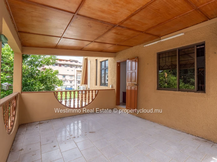 4-bedroom house to renovate near the beach in Flic en Flac