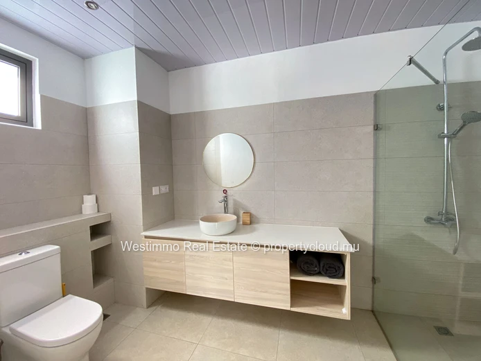 Modern villa for sale in Péreybère near the beach