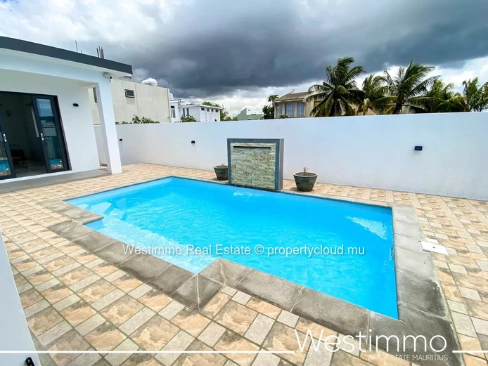 GRAND-BAIE CENTRE - Location long terme villa neuve avec piscine.