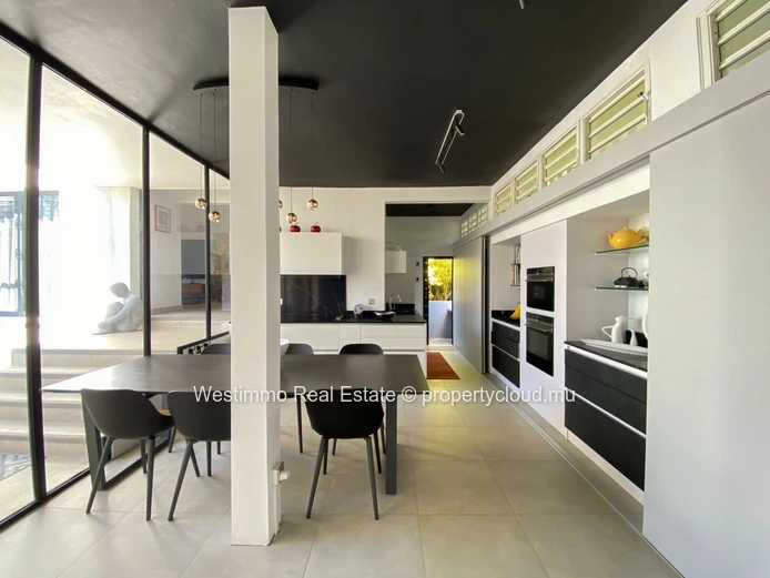 Exceptionnelle Villa d'architecte style Ryad de 450 m² avec piscine et vue mer