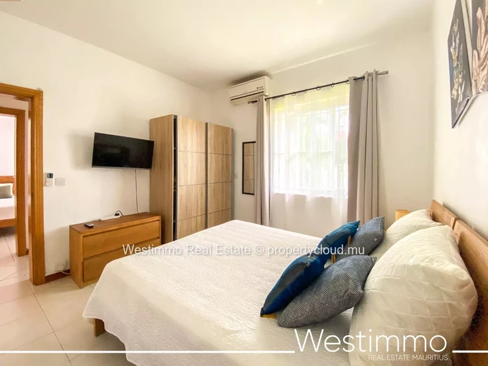 PEREYBERE - For sale magnificent villa with independent flat, large garden and swimming pool