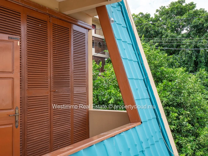 4-bedroom house to renovate near the beach in Flic en Flac