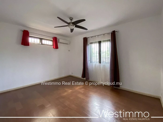 CALODYNE - Large family villa with studio, garden, pool and sea view.