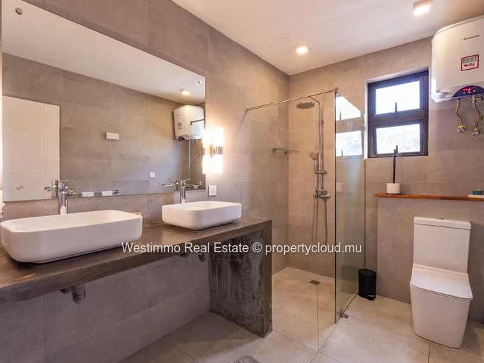 Appartement rénové 3 chambres à louer à La Preneuse