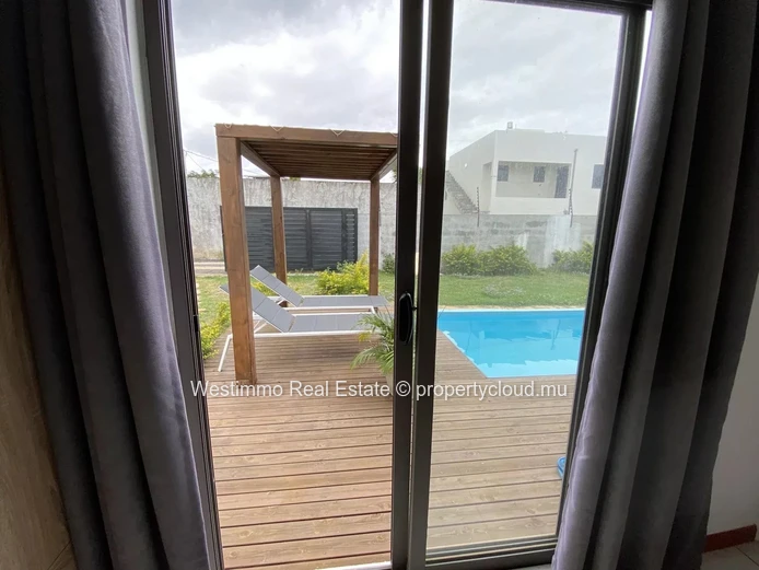 GRAND BAIE - Location long terme Villa avec terrasse, jardin et piscine.