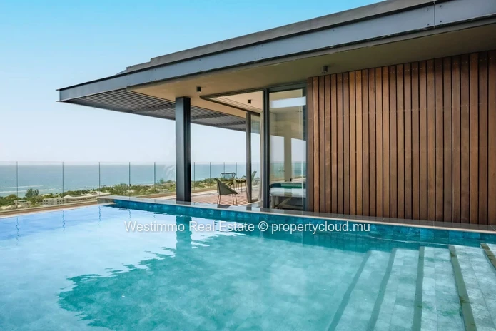 Penthouse à vendre à Rivière Noire avec 4 chambres et piscine privée de 500m²