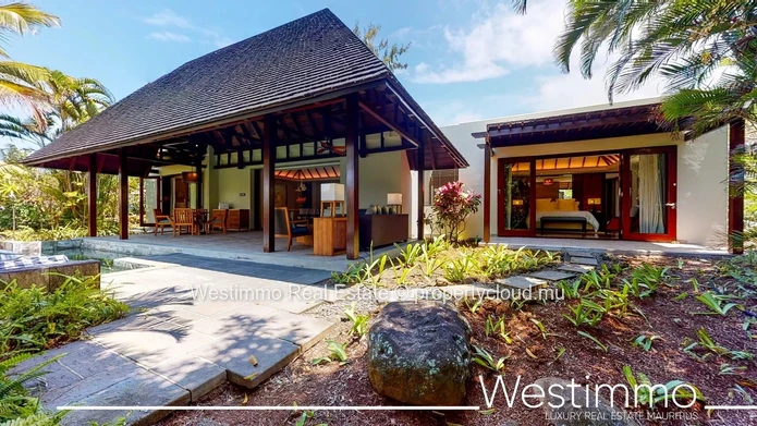 Magnificent renovated villa suite with private pool and sea view in a 5-star complex