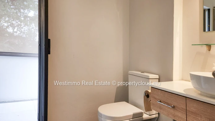 Duplex avec piscine privée à Rivière Noire à louer