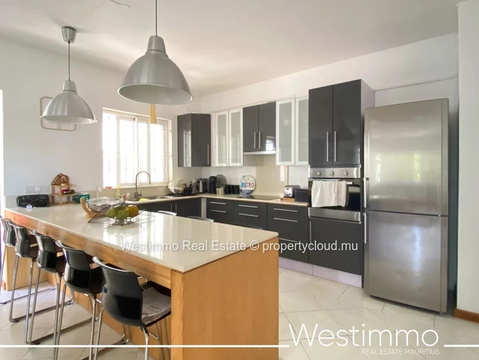 PEREYBERE - For sale magnificent villa with independent flat, large garden and swimming pool