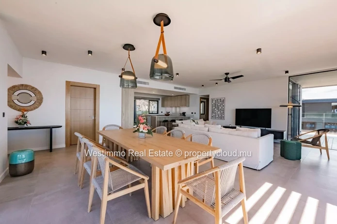 Penthouse à vendre à Rivière Noire avec 4 chambres et piscine privée de 500m²