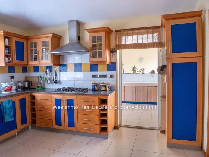 TAMARIN - Large 5-bedroom suite home
