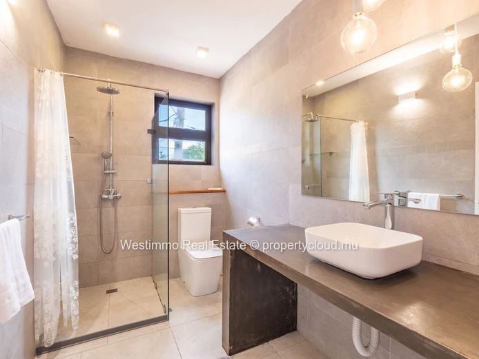 Appartement rénové 3 chambres à louer à La Preneuse
