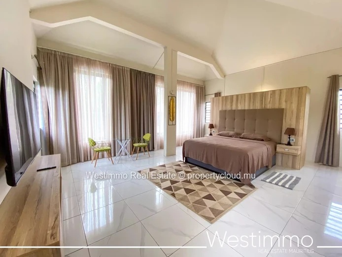 CALODYNE - Magnificent modern villa with swimming pool near the lagoon