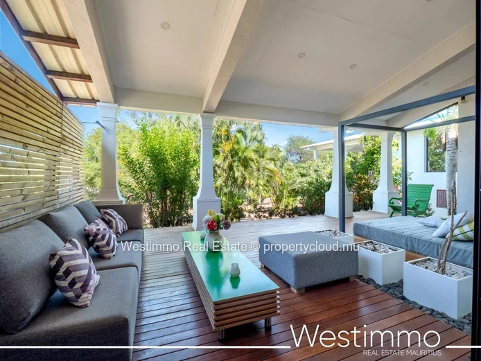 TAMARIN - Villa de 750 m2 ideal pour une famille ou projet locatif