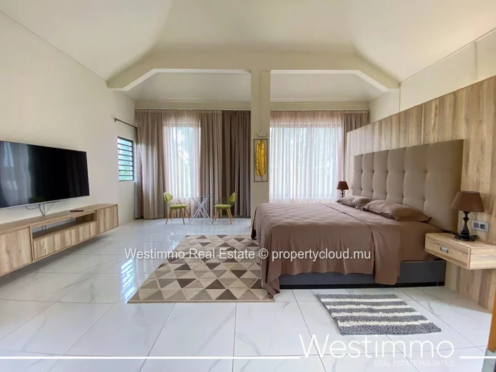 CALODYNE - Magnificent modern villa with swimming pool near the lagoon