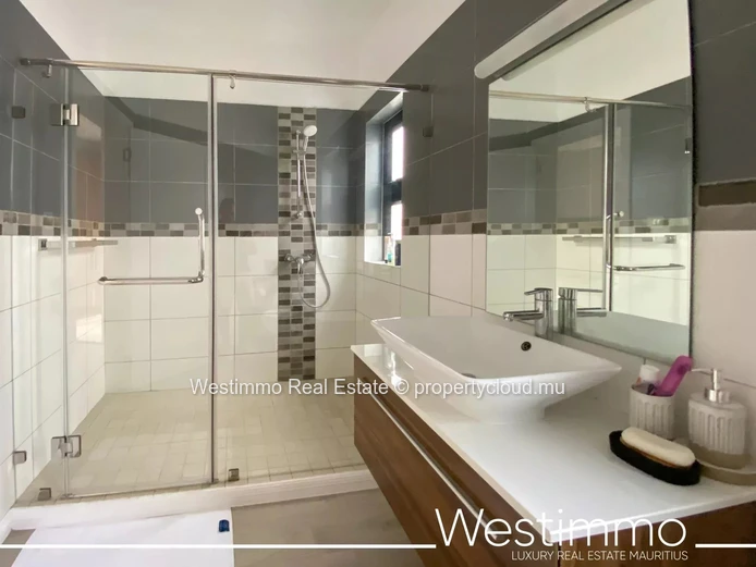 Flic en Flac - Luxurious waterfront appartment with swimming pool and lagoon views.