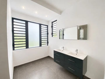 5 Bedroom Villa