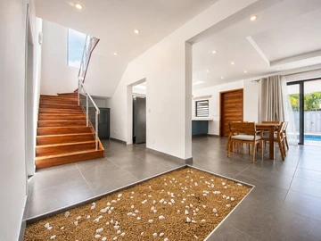 5 Bedroom Villa