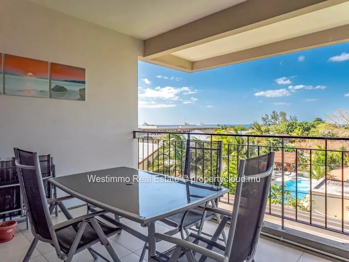 Penthouse en duplex à vendre avec vue mer et montagne, grande terrasse et jacuzzi