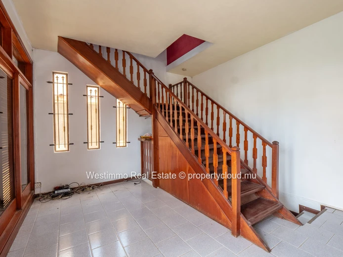 4-bedroom house to renovate near the beach in Flic en Flac