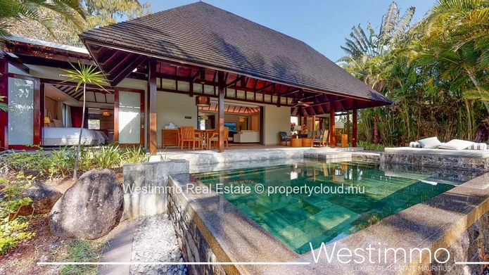 Magnificent renovated villa suite with private pool and sea view in a 5-star complex