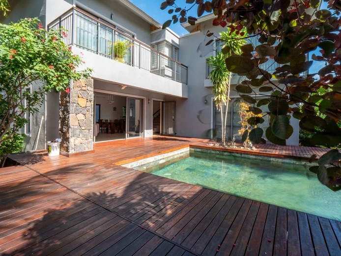 Villa 3 chambres en suite , piscine et jacuzzi