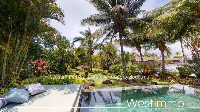 Magnificent renovated villa suite with private pool and sea view in a 5-star complex