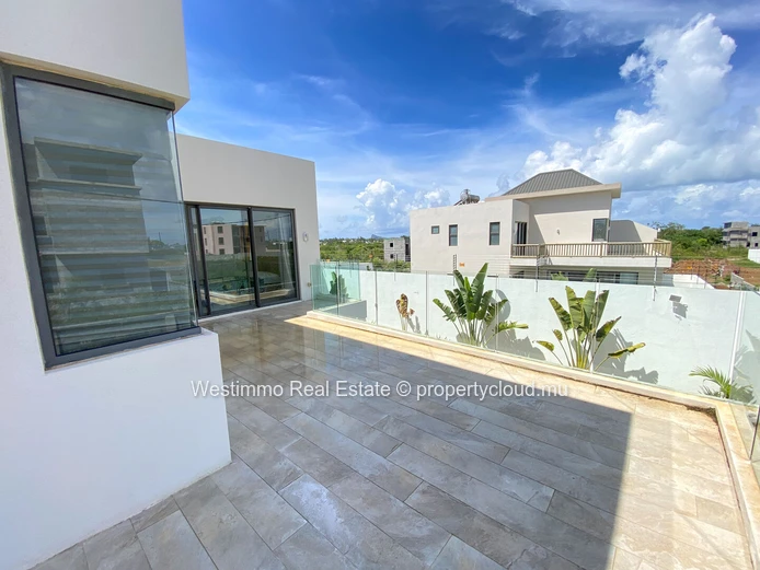 Modern villa for sale in Péreybère near the beach