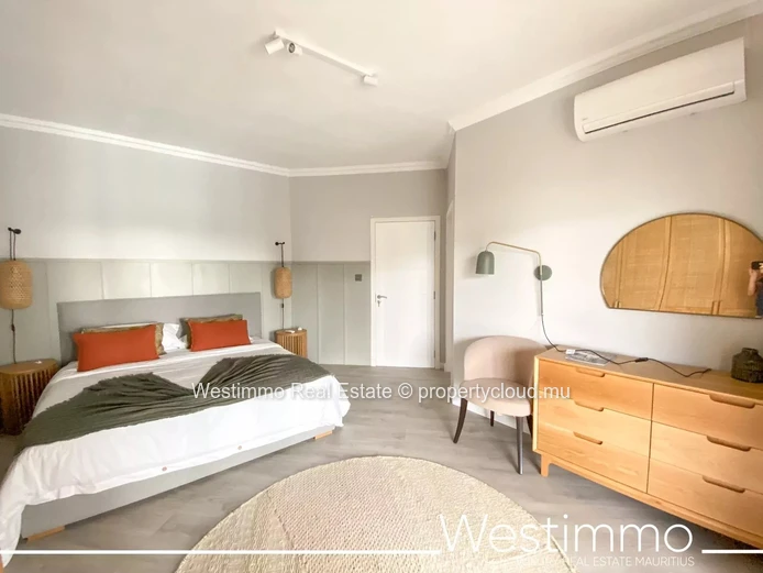 Flic en Flac - Luxurious waterfront appartment with swimming pool and lagoon views.